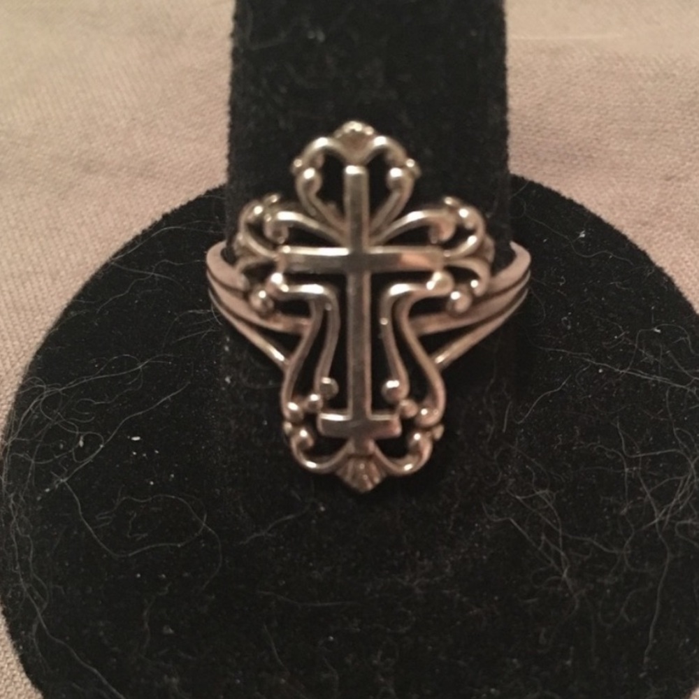 Size 5 sterling silver cross ring - Picture 7 of 9